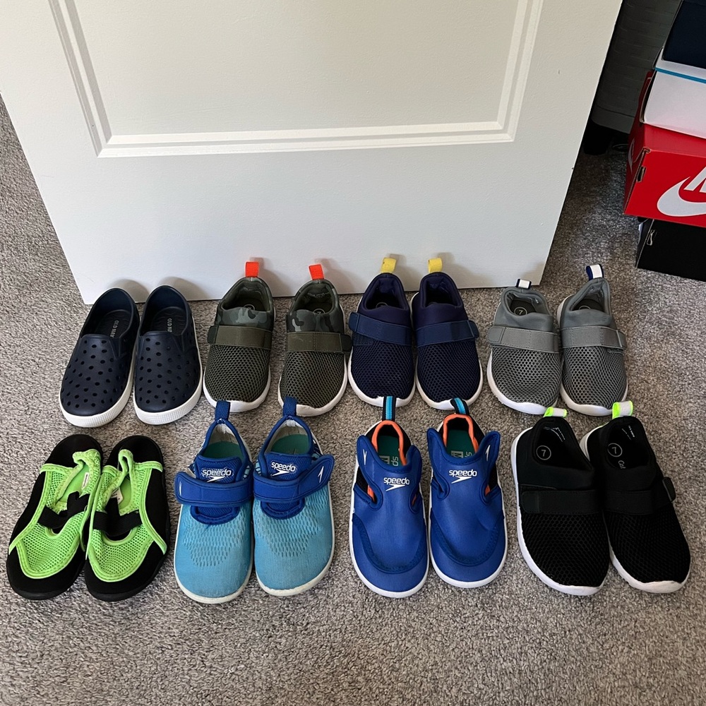 Lot of 8 pairs of Toddler Boy Water Shoes - size 7